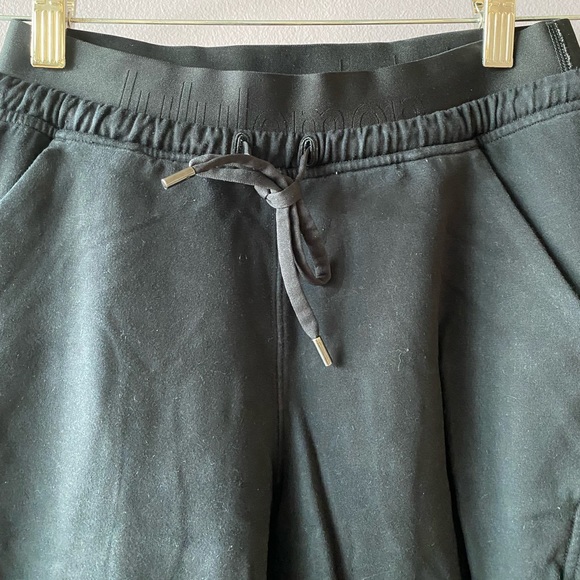 Lululemon Limited Edition Black Jogger 27’ - Picture 7 of 7